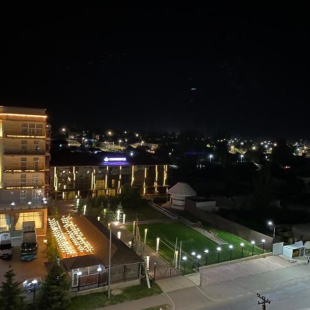 Bird'S Nest - Apartment In Downtown Karakol Exterior photo