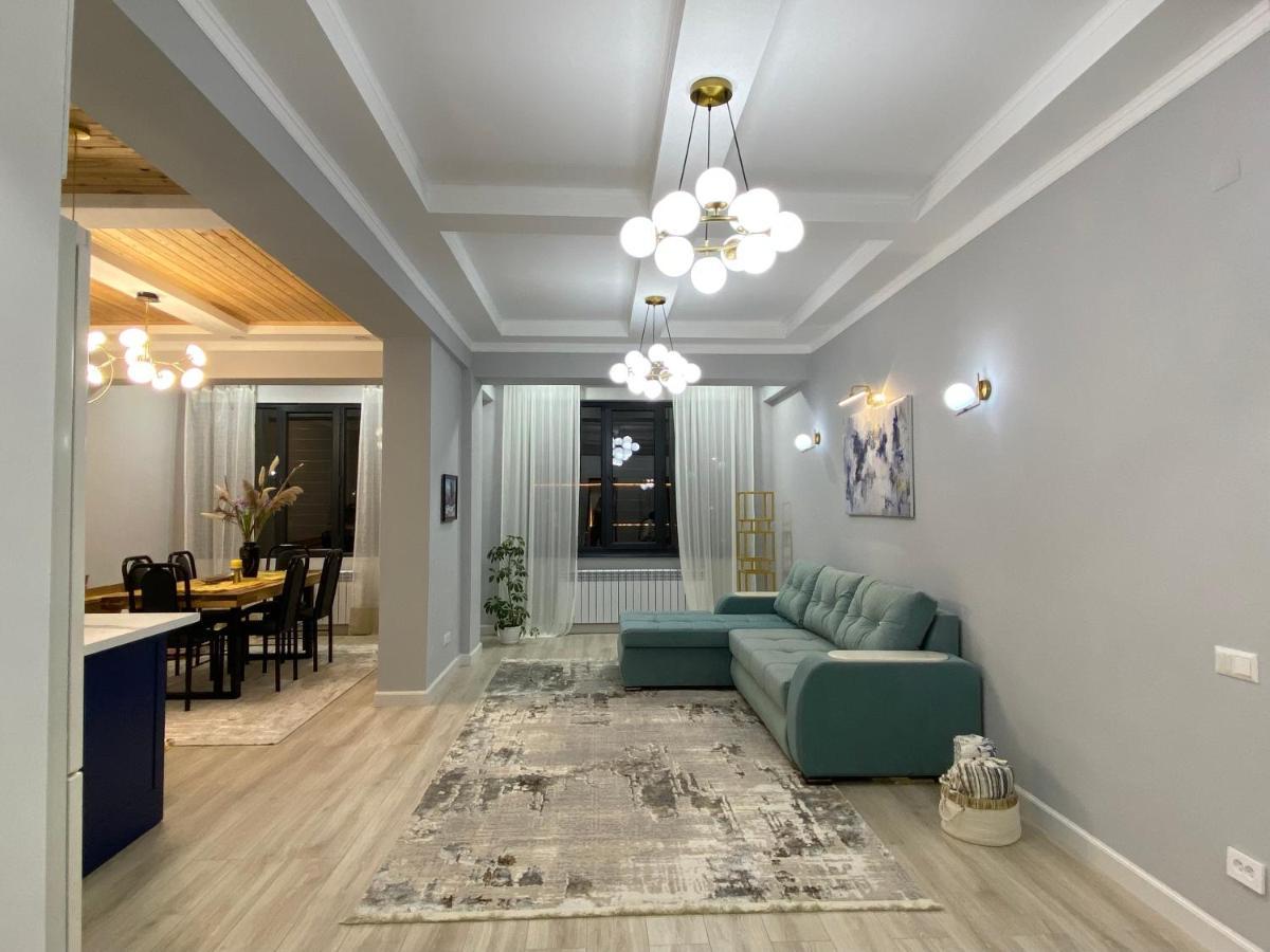 Bird'S Nest - Apartment In Downtown Karakol Exterior photo